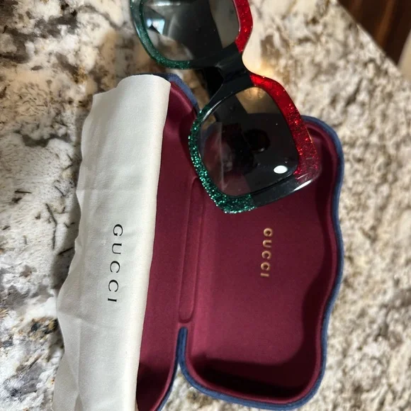 ‼️SOLD ‼️- Gucci Red and Green Designer Sunglasses - Picture 3 of 12